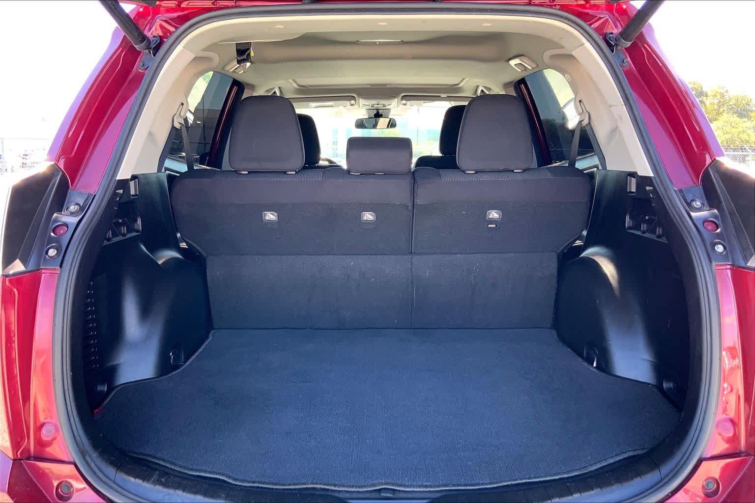 Used 2018 Toyota RAV4 XLE FWD image 34