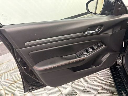 Used 2024 Nissan Altima 2.5 SR FWD image 10