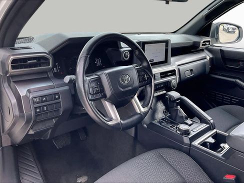 Used 2025 Toyota 4Runner SR5 AWD/4WD image 17