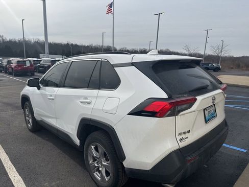Used 2022 Toyota RAV4 XLE w/ Convenience Package image 4