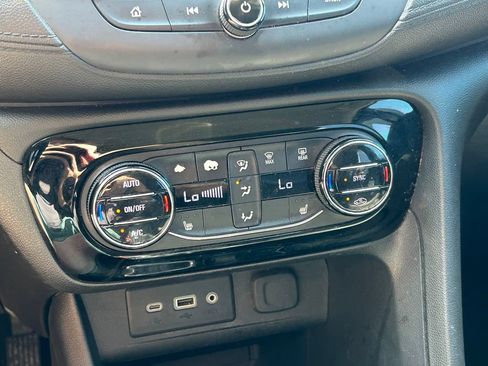 Used 2020 Buick Encore GX Select w/ Sport Touring Package FWD image 30