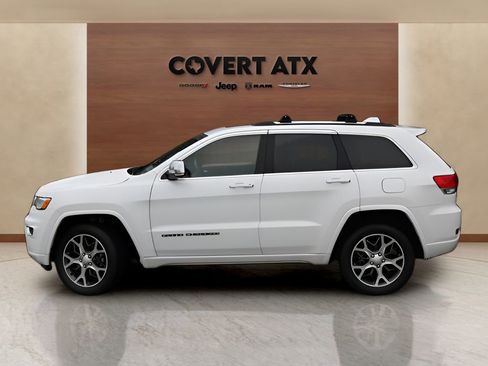 Used 2019 Jeep Grand Cherokee Overland AWD/4WD image 2