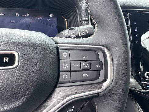 Used 2024 Jeep Wagoneer L Series II w/ Flexible Seating Group image 20