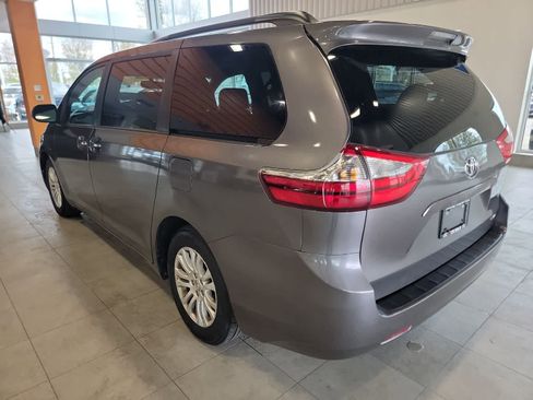 Used 2016 Toyota Sienna XLE FWD image 10