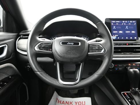 Used 2025 Jeep Compass Latitude w/ Sun & Sound Group AWD/4WD image 34