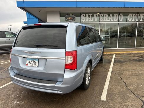 Used 2013 Chrysler Town & Country Touring-L w/ Entertainment Group #2 image 4