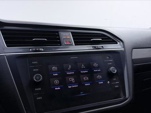 Used 2022 Volkswagen Tiguan SE R-Line FWD image 34