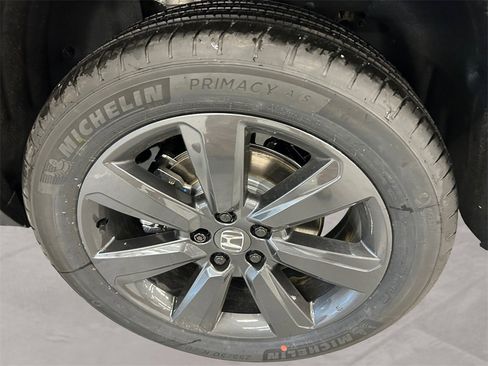 New 2025 Honda Pilot Sport image 14