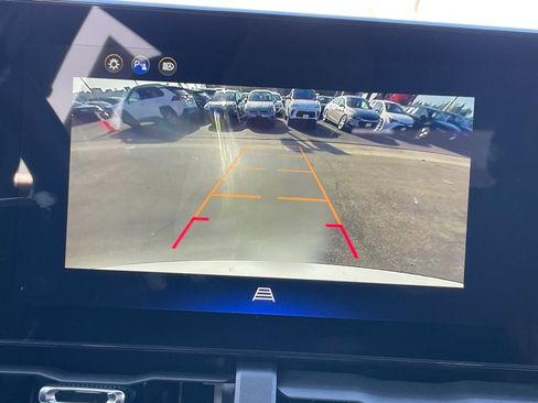 Used 2025 Chevrolet Equinox LT image 17