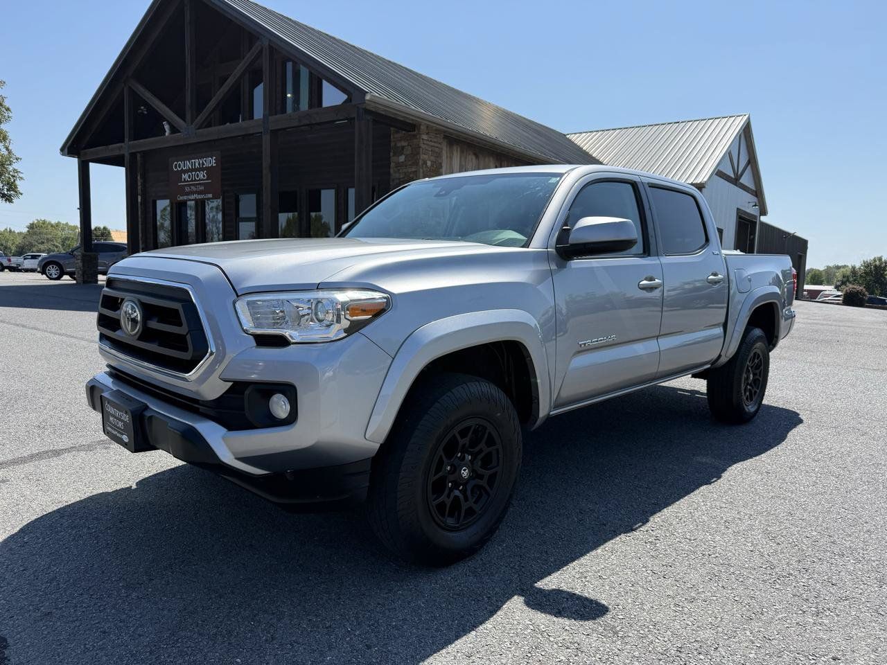 Used 2020 Toyota Tacoma SR5 RWD image 2