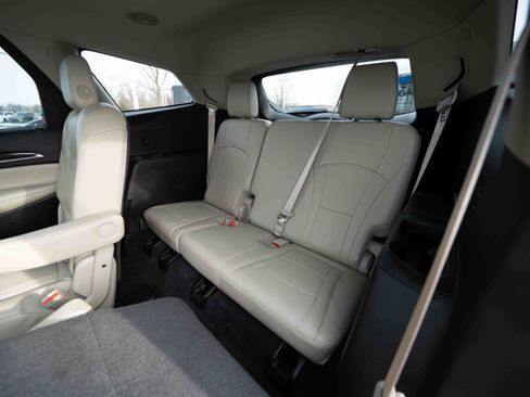 Used 2018 Buick Enclave Essence image 24