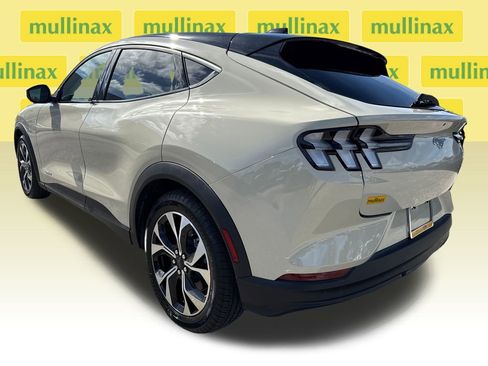 Certified 2025 Ford Mustang Mach-E Select image 9