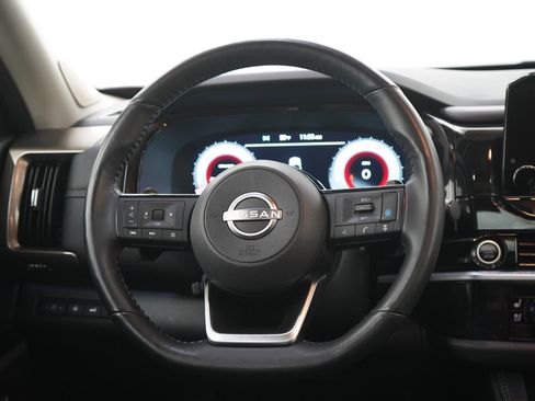 Used 2024 Nissan Pathfinder Platinum AWD/4WD image 18