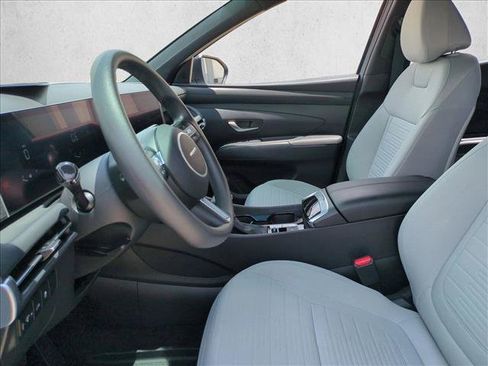 Used 2025 Hyundai Santa Cruz SE FWD image 15