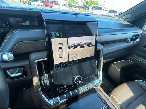 Used 2025 GMC Yukon XL Denali Ultimate w/ LPO, Floor Liner Package AWD/4WD image 39