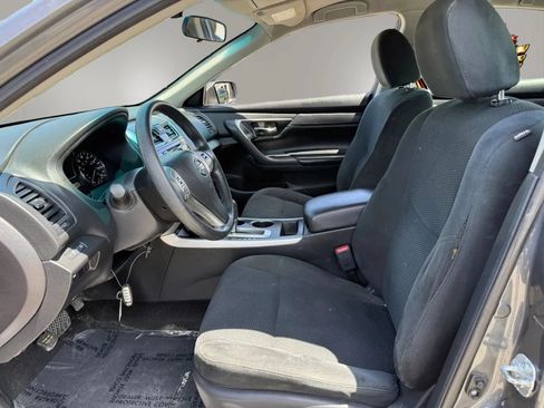 Used 2015 Nissan Altima 2.5 S w/ Special Edition Package FWD image 2