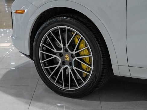 Used 2020 Porsche Cayenne Turbo AWD/4WD image 52