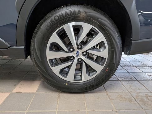 Used 2025 Subaru Outback Premium image 31