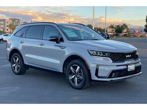 Used 2022 Kia Sorento EX w/ Panoramic Sunroof Package image 9