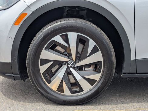 Used 2023 Volkswagen ID.4 Pro AWD/4WD image 36