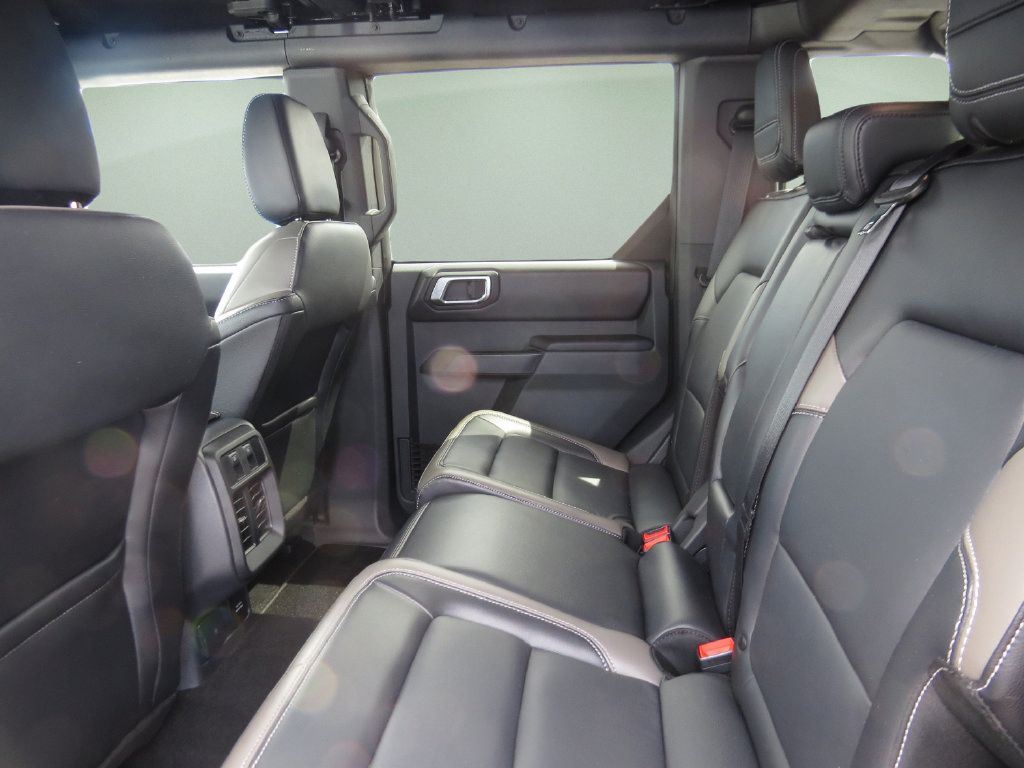 Used 2025 Ford Bronco Outer Banks w/ Sasquatch Package AWD/4WD image 14