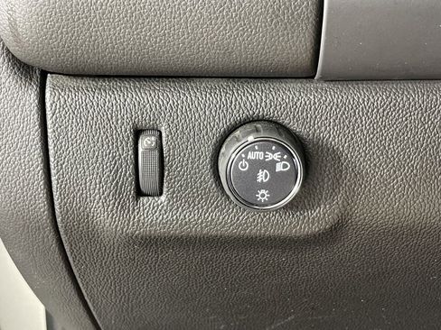 Used 2020 GMC Canyon SLE w/ Driver Alert Package image 32