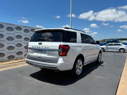 Certified 2024 Ford Expedition Platinum AWD/4WD image 3