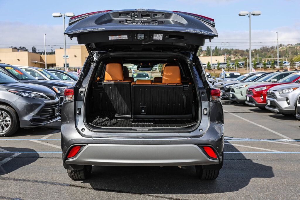 Used 2023 Toyota Highlander Platinum AWD/4WD image 29
