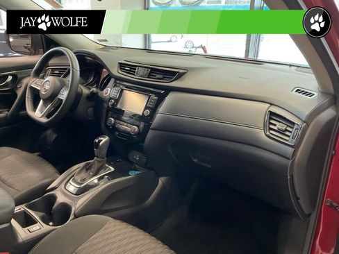 Used 2020 Nissan Rogue SV w/ Premium Package FWD image 18