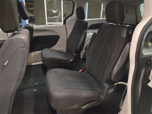 Used 2018 Chrysler Pacifica Touring Plus w/ Tire & Wheel Group image 22