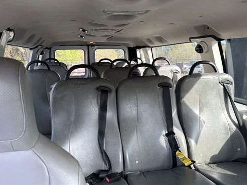 Used 2009 Ford E-350 and Econoline 350 Extended Super Duty RWD image 13