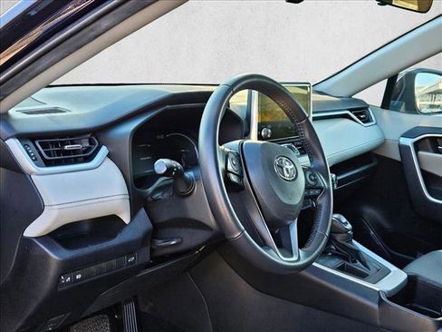 Used 2023 Toyota RAV4 XLE Premium image 9