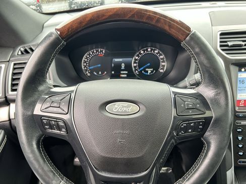 Used 2017 Ford Explorer Platinum image 16