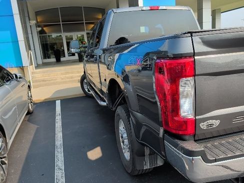 Used 2017 Ford F250 XLT AWD/4WD image 8
