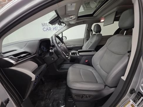 Used 2022 Toyota Sienna Limited AWD/4WD image 7