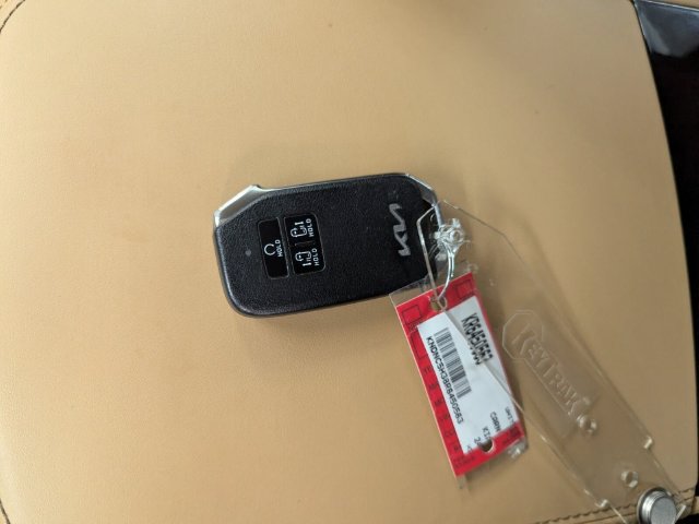 Certified 2024 Kia Carnival EX FWD image 31