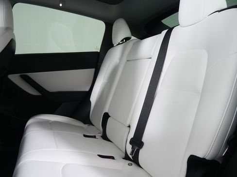 Used 2021 Tesla Model Y Long Range image 17