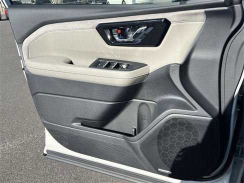 Used 2025 Subaru Forester Limited image 25