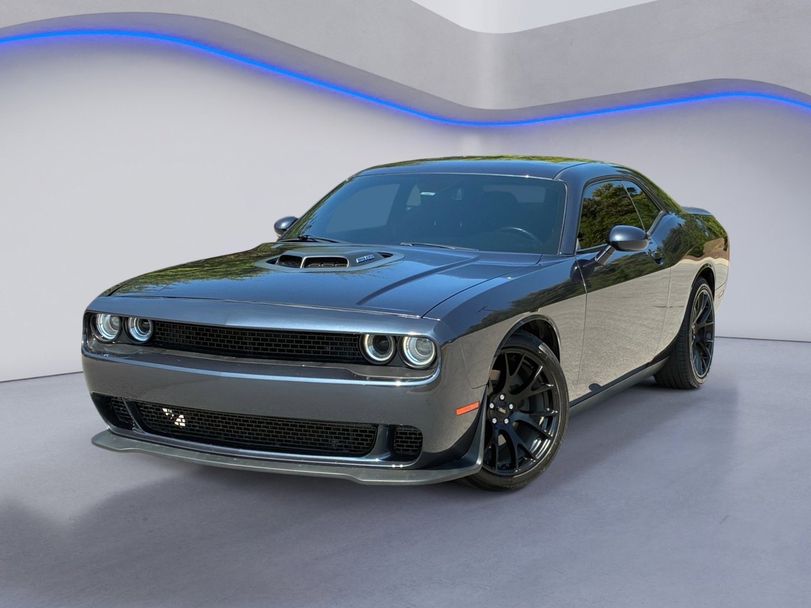 Used 2018 Dodge Challenger R/T RWD image 2