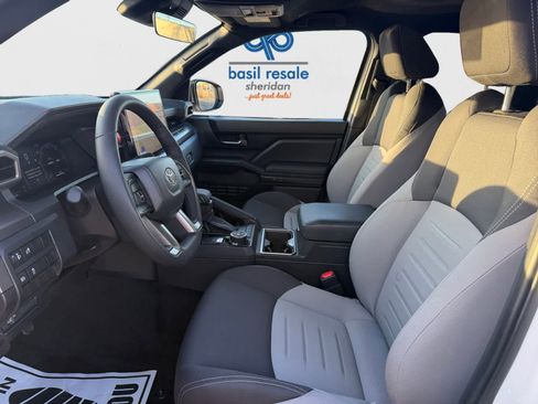 Used 2025 Toyota Tacoma TRD Off-Road image 9