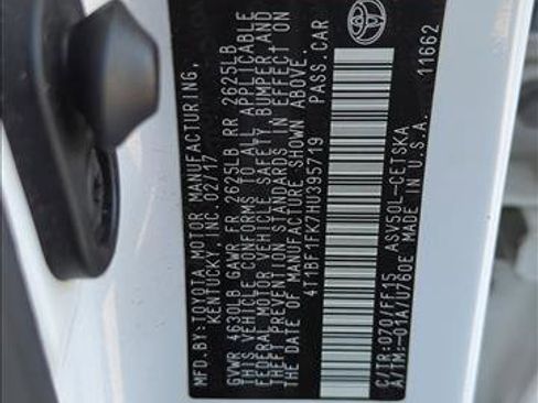 Used 2017 Toyota Camry SE image 25