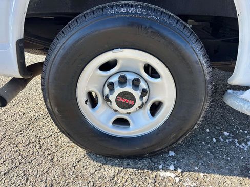 Used 2024 GMC Savana 2500 Work Van w/ Driver Convenience Package image 23