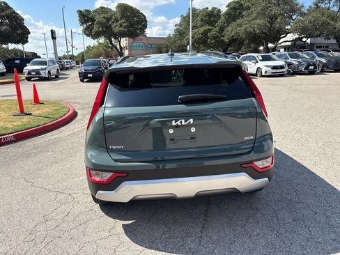 Used 2024 Kia Niro EX FWD image 4