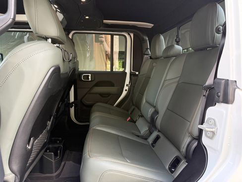 Used 2024 Jeep Gladiator Mojave image 25
