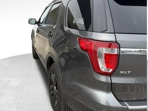 Used 2018 Ford Explorer XLT w/ Equipment Group 202A AWD/4WD image 7