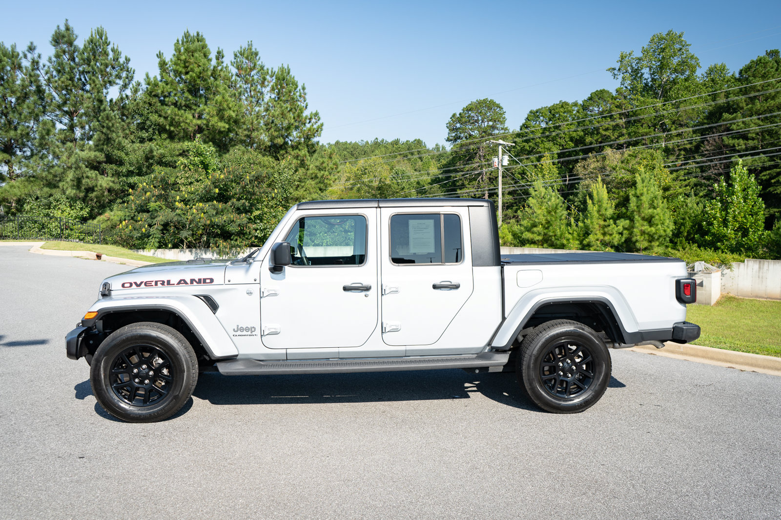 Used 2023 Jeep Gladiator Overland AWD/4WD image 5