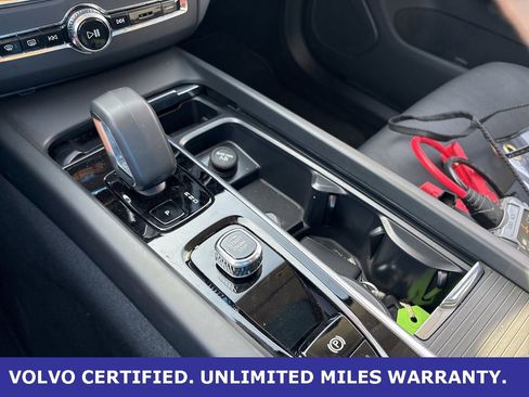 Certified 2025 Volvo XC60 B5 Core image 17