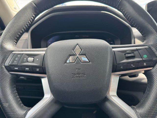 Used 2023 Mitsubishi Outlander SE FWD image 19
