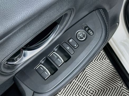 Used 2024 Honda HR-V EX-L image 17