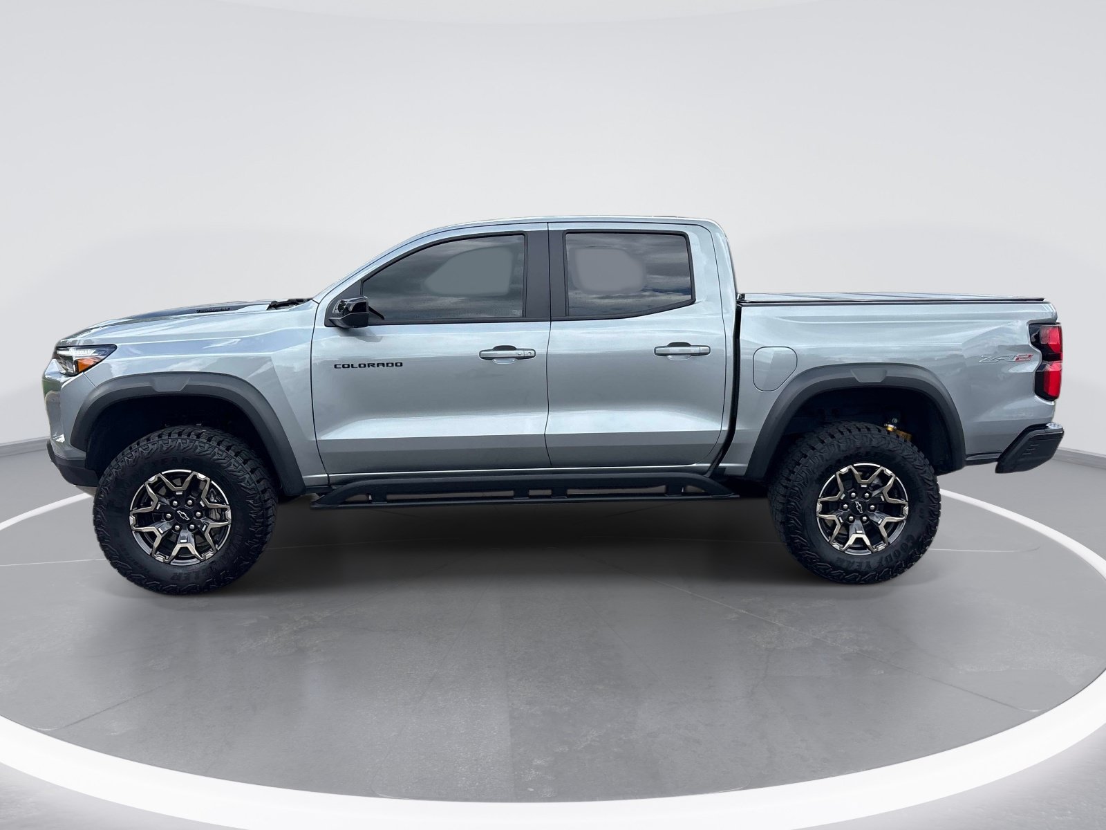 Used 2025 Chevrolet Colorado ZR2 w/ Technology Package AWD/4WD image 5
